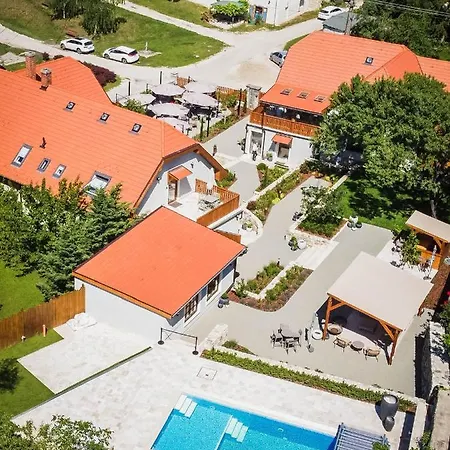 Mandilla Hotel