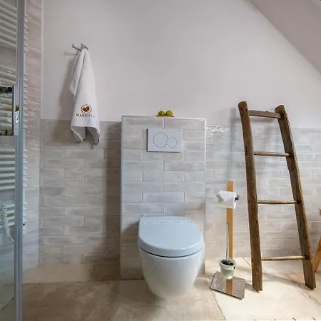 Mandilla Hotel