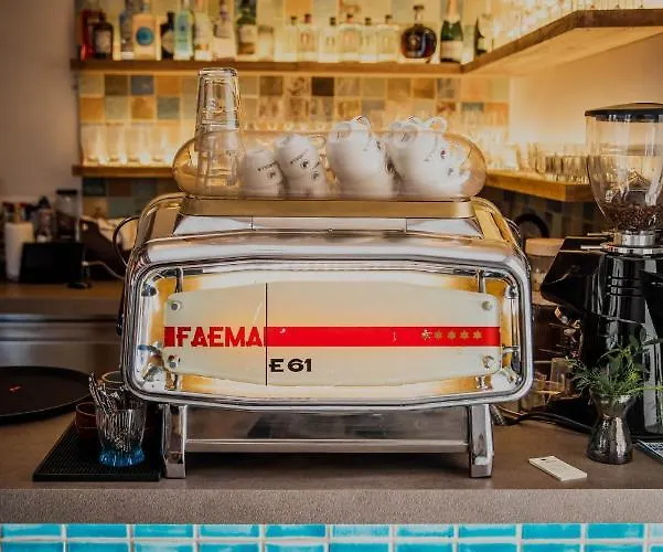 Mandilla Πανσιόν 4*